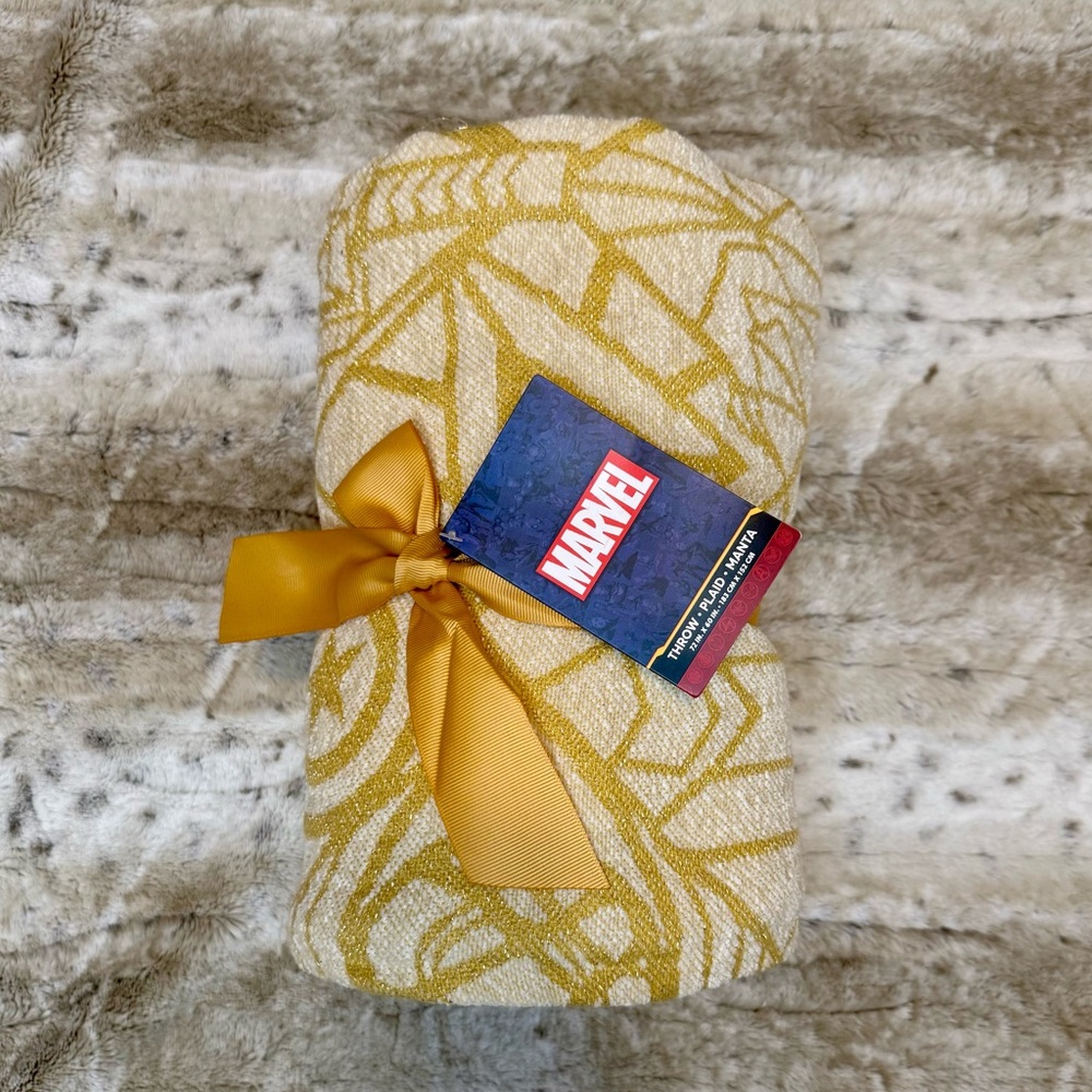 NWT *Discontinued* Disney Parks Marvel Throw Blanket 72” x 60” MSRP:$59.99